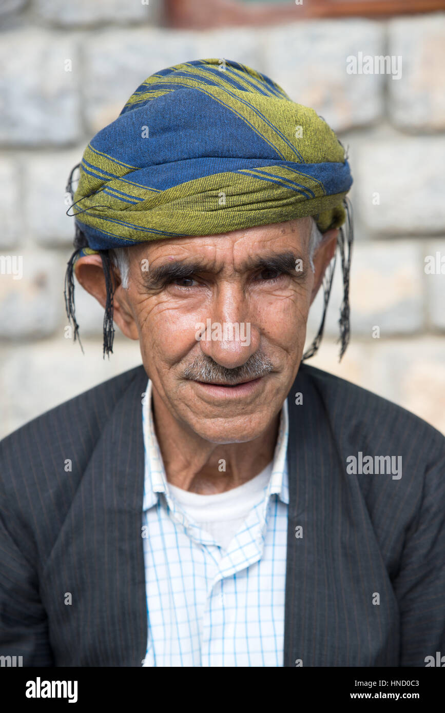 Men etuk ayolning kokraklariga uraman (foto) Men etuk ayolning kokraklariga uraman (foto)