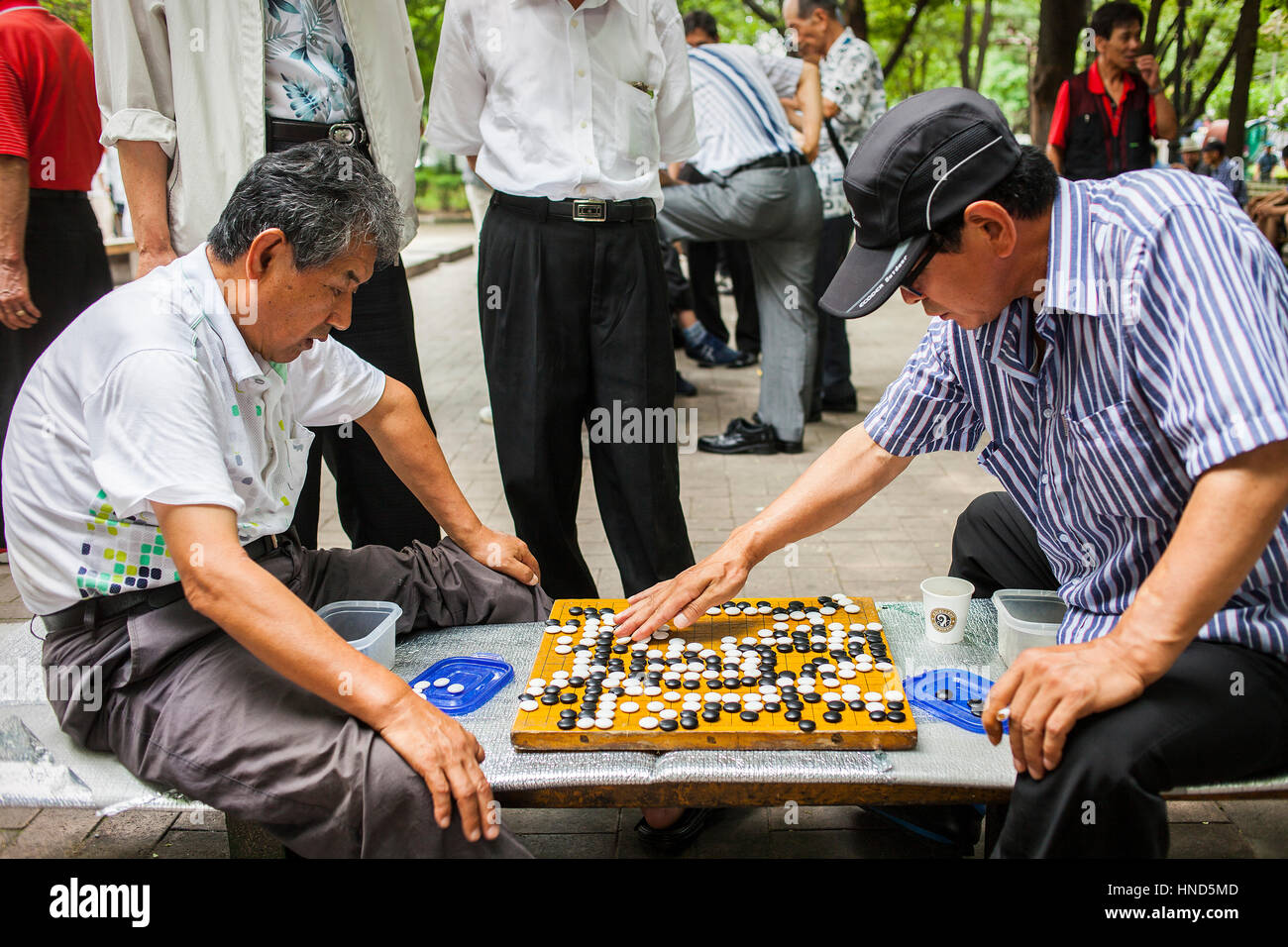 Men playing Baduk at Jongmyo park, Seoul, South Korea Stock Photo