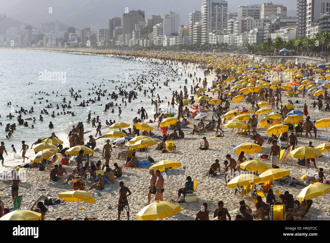 Busy Ipanema Beach On A Summer Weekend Rio De Janeiro Brazil Stock Photo Alamy