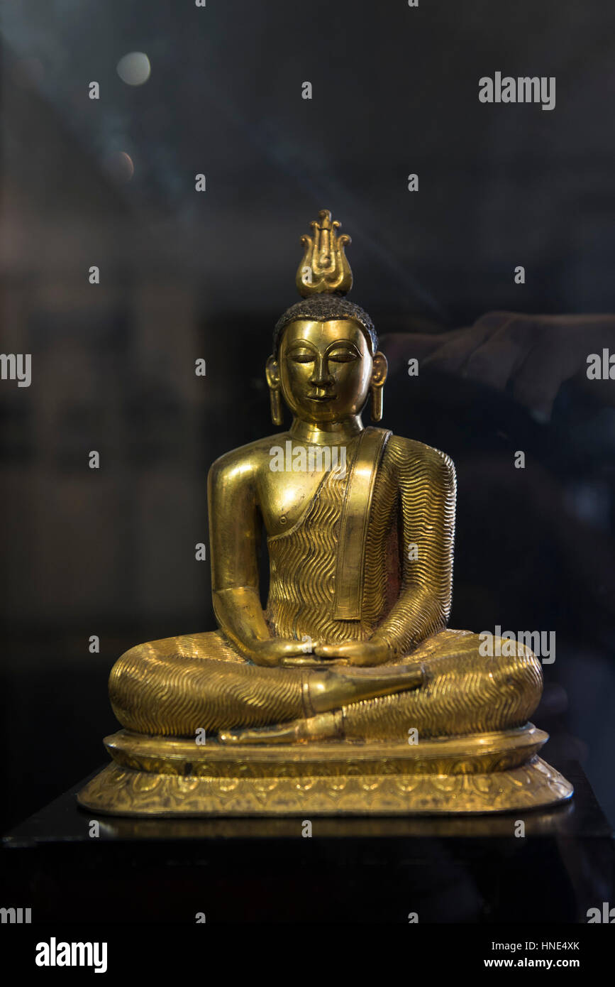Gilded bronze Buddha statue, 18th century, Display in the National