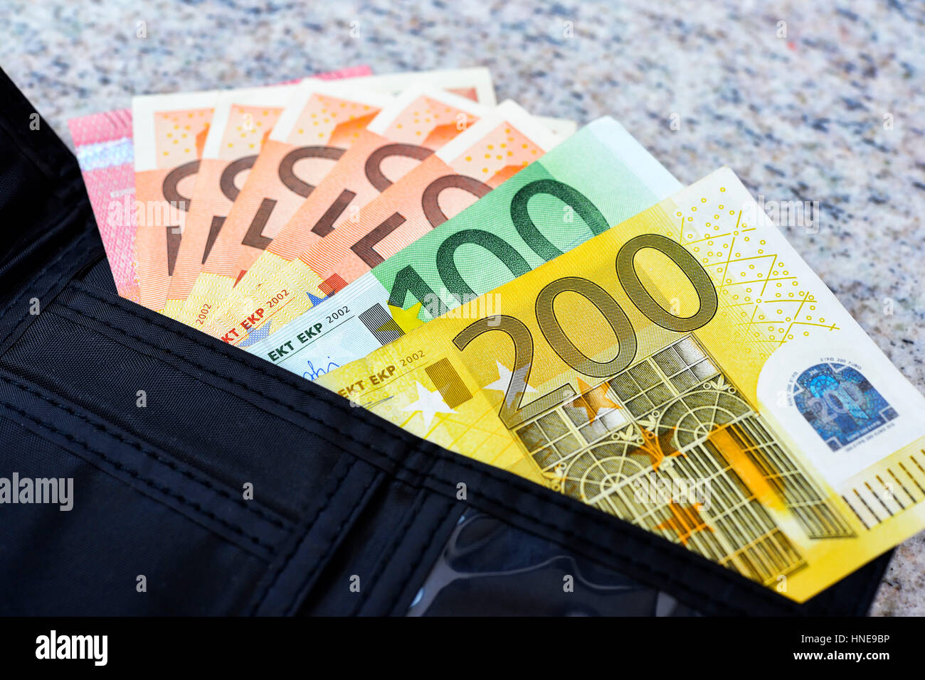 Change purse with 560 euros of basic income, Geldbörse mit 560 Euro  Grundeinkommen Stock Photo - Alamy