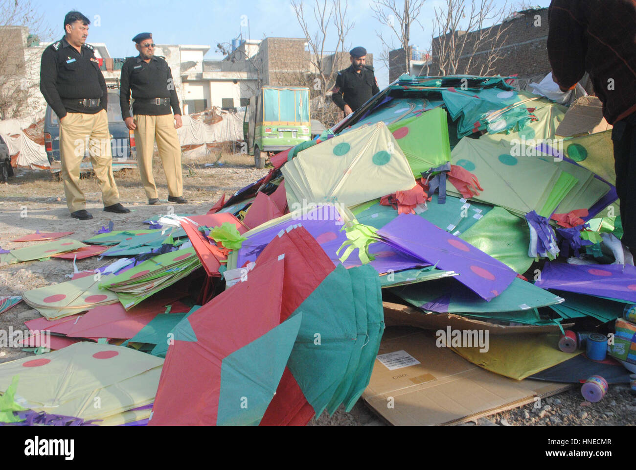 Pakistan kites hires stock photography and images Alamy