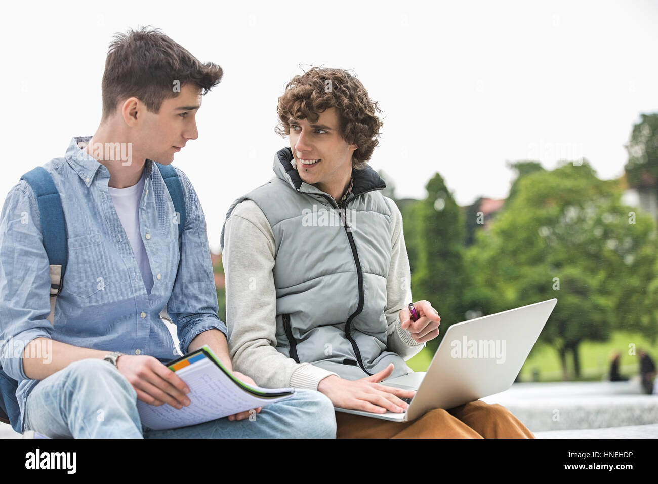 парень ноутбуком учить языки фото. His friend is a student. His friend is a student. Two men talking. Was were вопросы.