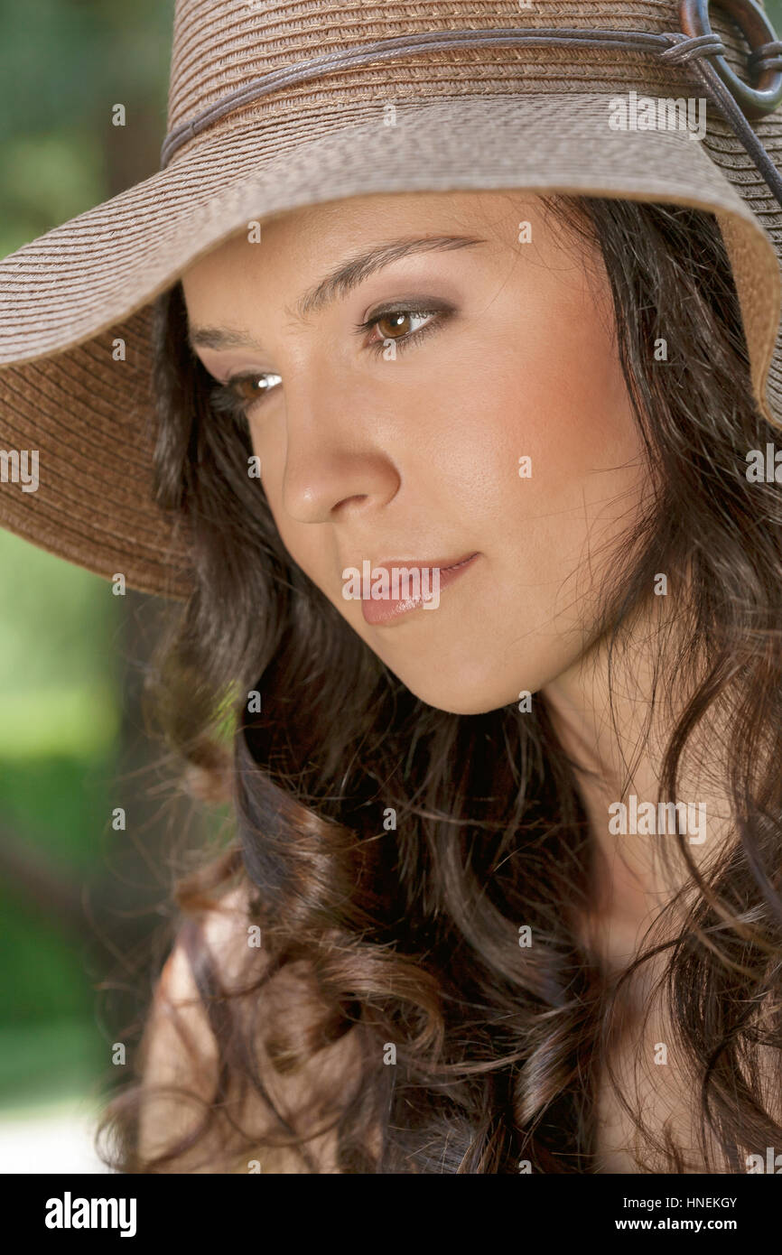 Woman wearing wide brim hat hi-res stock photography and images - Alamy