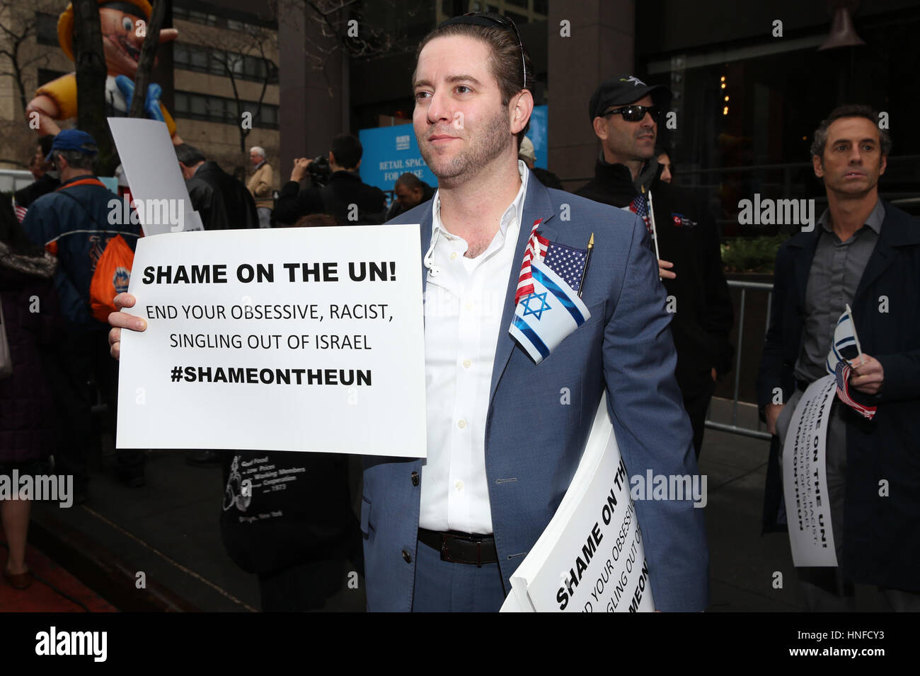 Thousands gather for 'We Stand United With Israel' sponsored by The ...