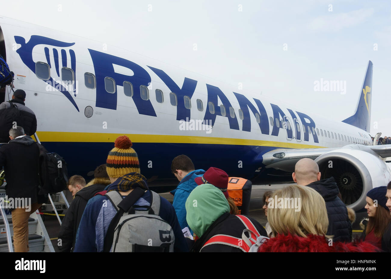 Queuing for a flight hi-res stock photography and images - Alamy
