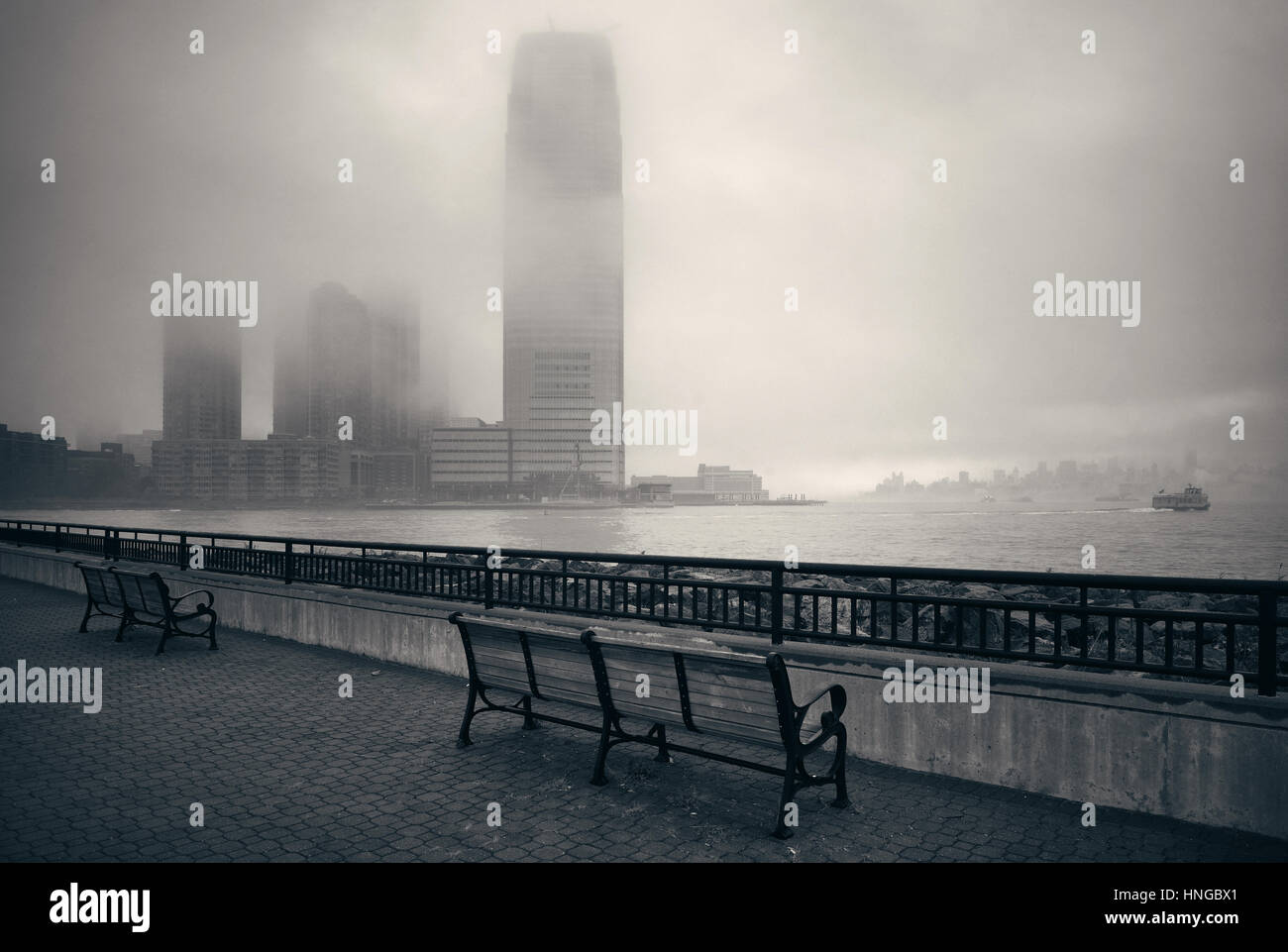 Foggy day in the city hi-res stock photography and images - Alamy