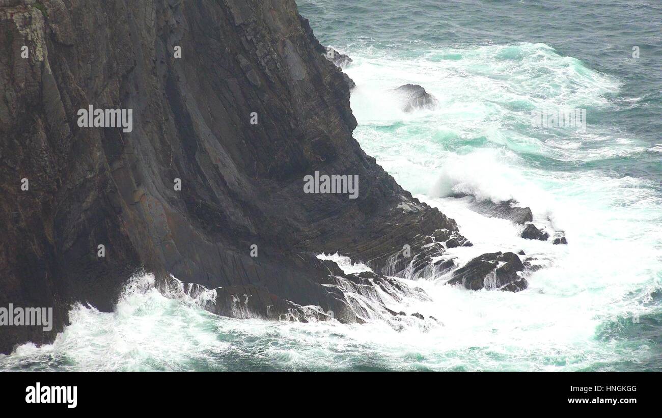 Extreme Weather As Ocean Waves Hit Cliff Stock Photo - Alamy