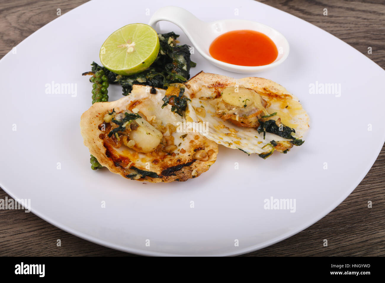 Baked scallops with spinach, lime and cheese Stock Photo Alamy
