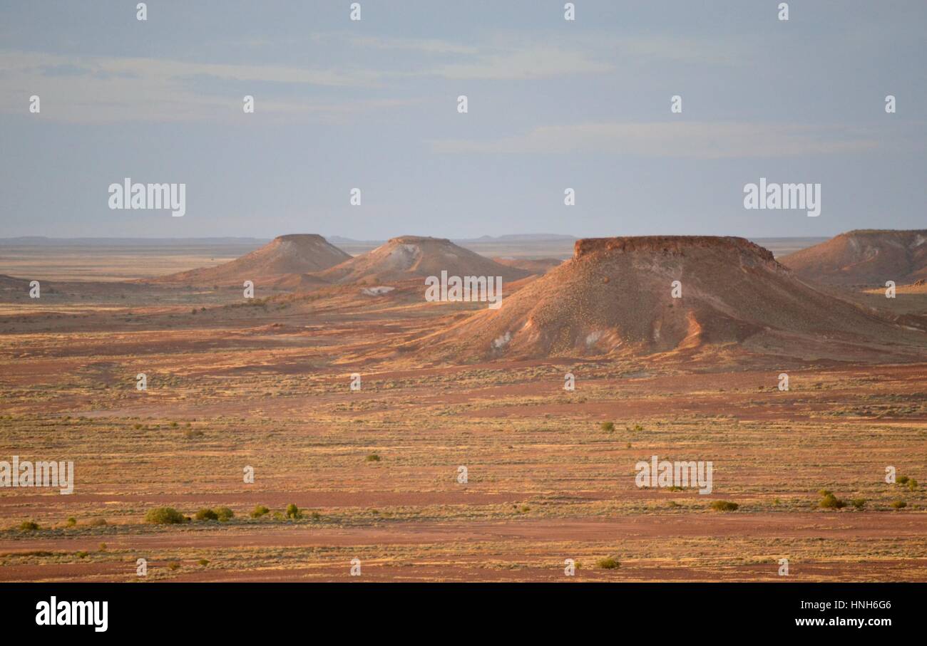 Sunset on the Breakaways mesa mountain in Australian outback Stock ...