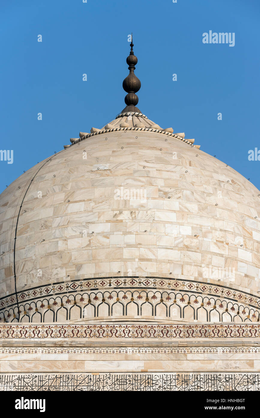 People Visit Taj Mahal in India Editorial Photo - Image of dome, hinduism:  160653721