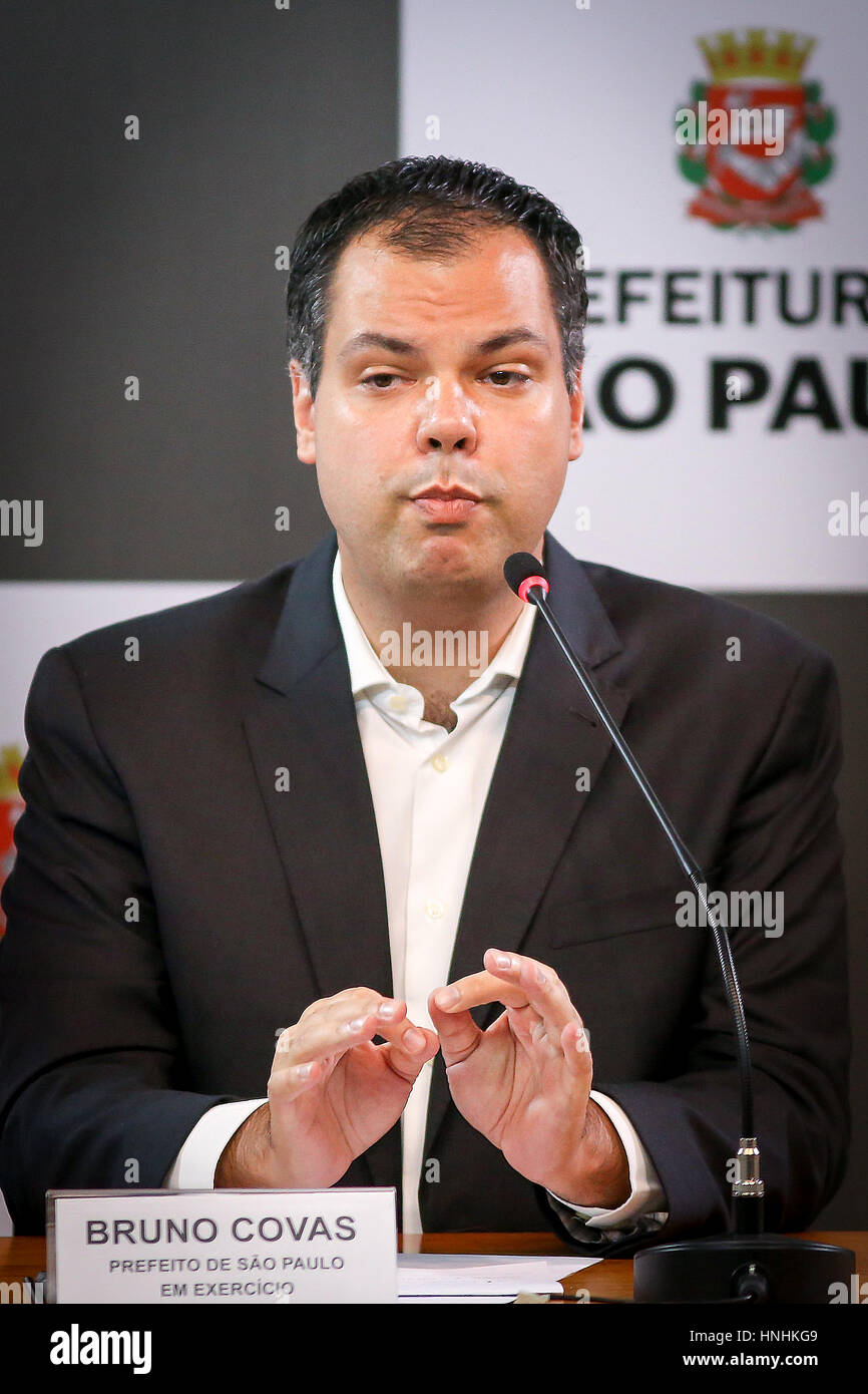 Sao Paulo, Brazil. 13th Feb, 2017. Acting Mayor Bruno Covas (PSDB) gives a press conference to announce the support plan for the Street Carnival of SÃ£o Paulo 2017 at the city hall. Credit: Dario Oliveira/ZUMA Wire/Alamy Live News Stock Photo