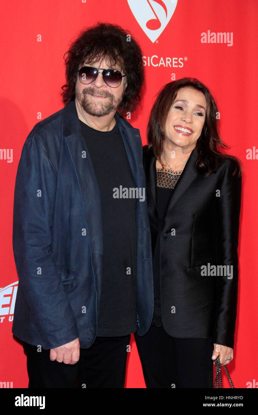 Los Angeles, CA, USA. 10th Feb, 2017. Jeff Lynne, Sani Kapelson Lynne at arrivals for 2017 MusiCares Person of the Year Gala, Los Angeles Convention Center, Los Angeles, CA February 10, 2017. Credit: Priscilla Grant/Everett Collection/Alamy Live News Stock Photo