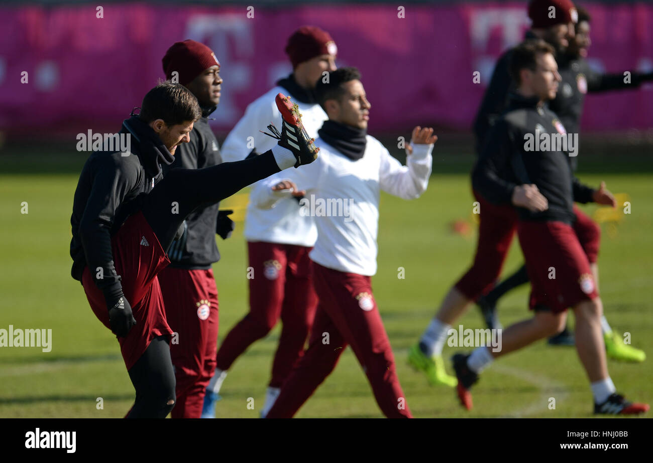 Munich, Germany. 14th Feb, 2017. Xabi Alonso (L) warms up at the final training session with FC Bayern Munich ahead of the Champions League round of 16 soccer match between Bayern Munich and Arsenal FC at the training grounds on Saebener-Strasse in Munich, Germany, 14 February 2017. Photo: Andreas Gebert/dpa/Alamy Live News Stock Photo