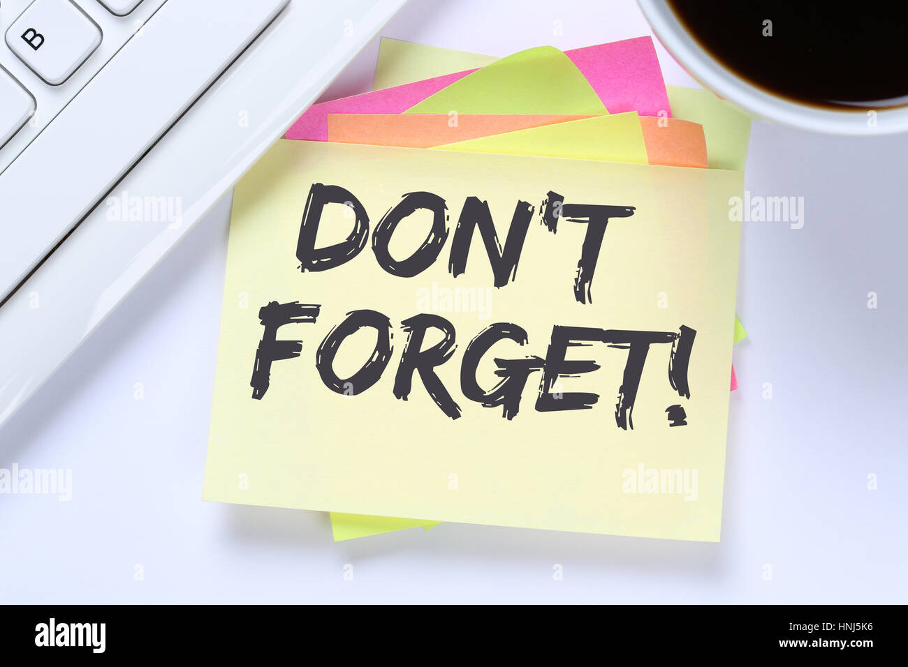 Don't forget date meeting remind reminder notepaper business desk computer keyboard Stock Photo