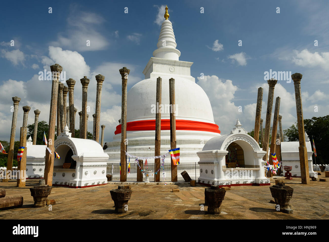 Thuparamaya dagoba (stupa), Anuradhapura, Sri Lanca Stock Photo - Alamy