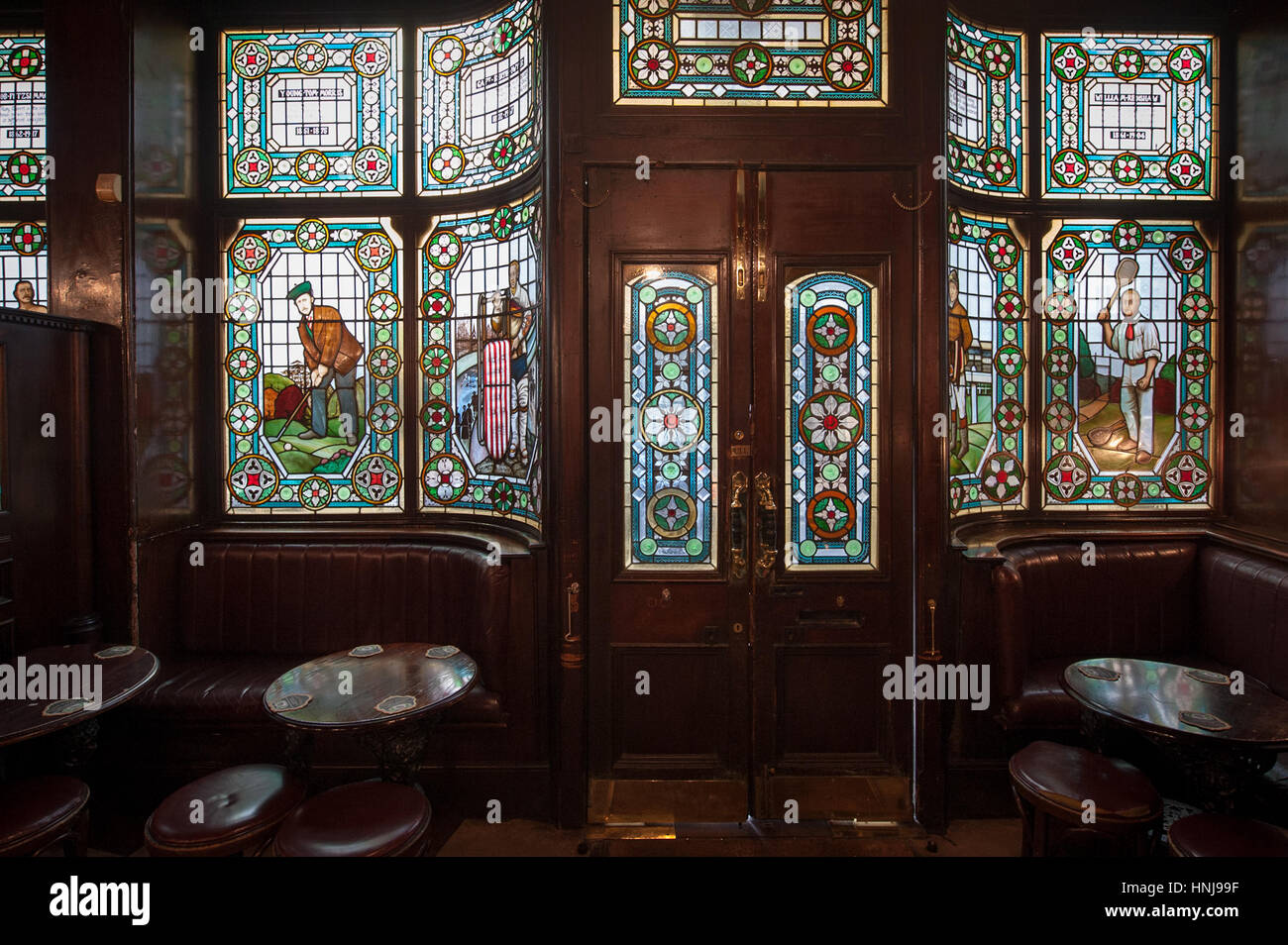 Pub glass window hires stock photography and images Alamy