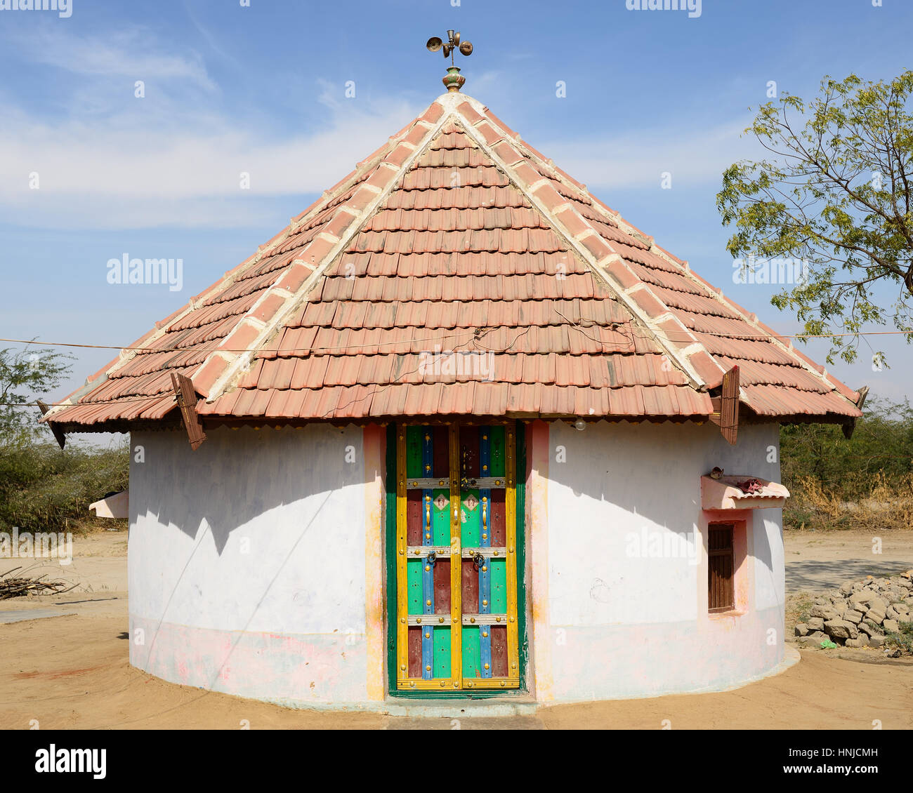 Traditionally decorated hut in the tribal village on the desert in India in the Gujarat state Stock Photo