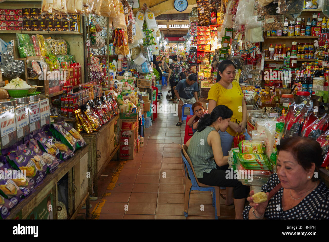 Stalls inside Ben Thanh Market, Ho Chi Minh City (Saigon), Vietnam Stock Photo