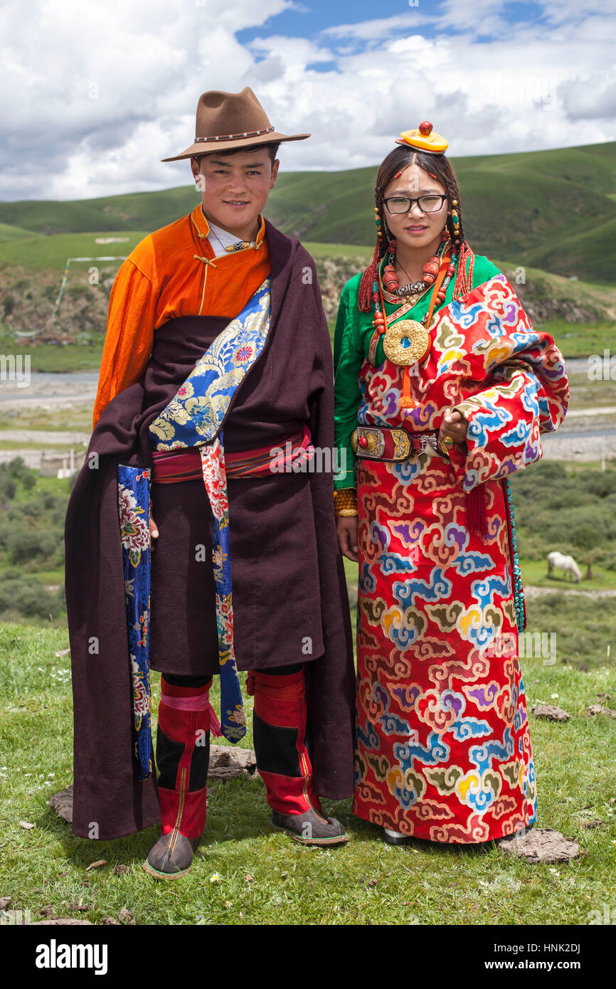 Local Khampas ethnics participate at the Manigango Horse Festival in the Tibetan Plateau region in Sichuan, China Stock Photo