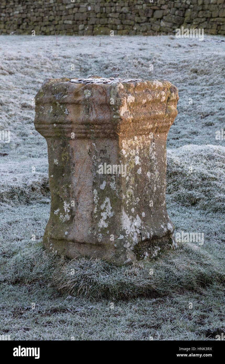 Hadrian's Wall: a Roman altar at Aesica (Great Chesters) Roman Fort Stock Photo