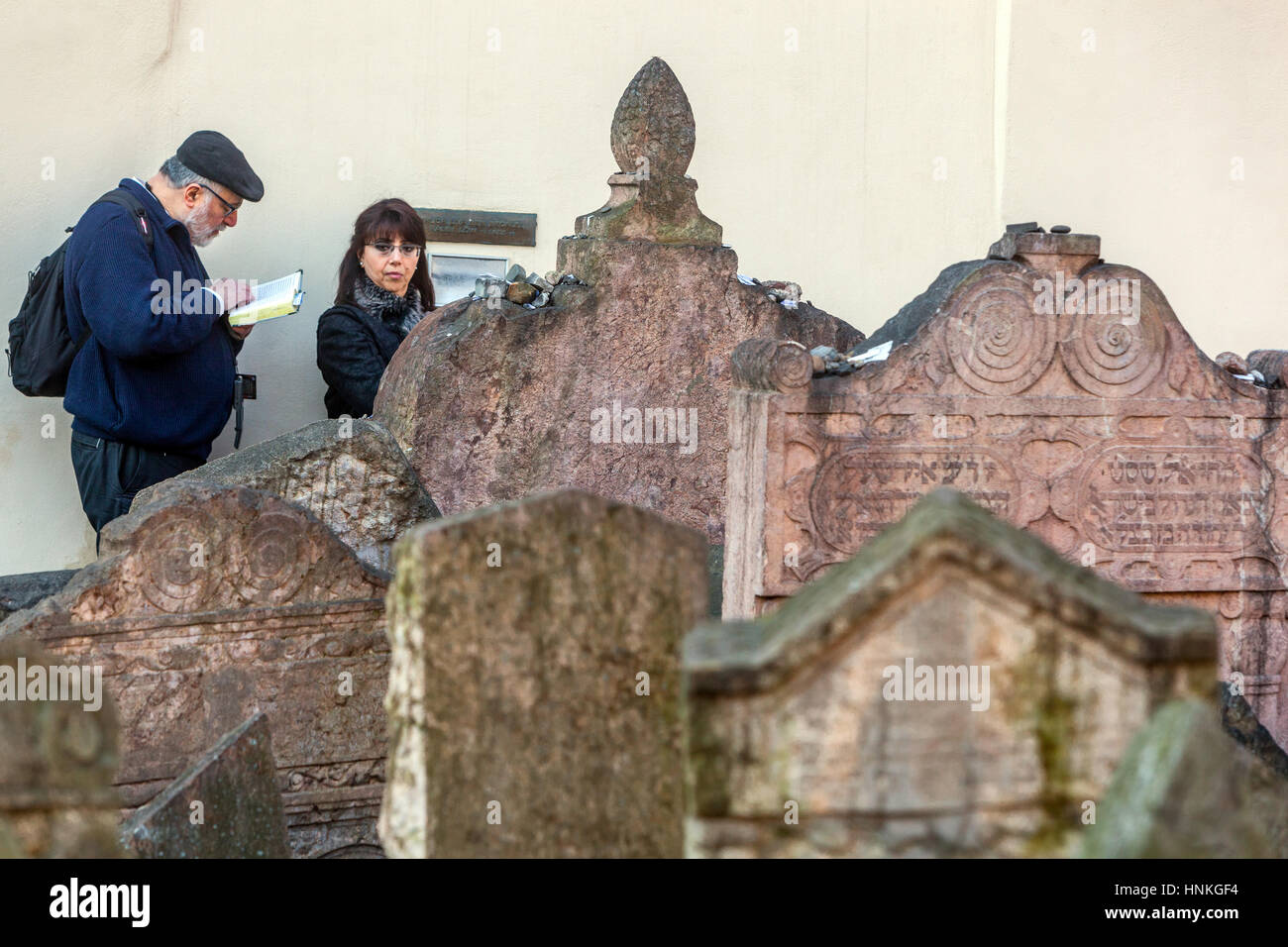 Tourists at the tombstone of Rabbi Loew, known as the Maharal of Prague, the Old Jewish Cemetery, the Jewish Quarter, Prague Stock Photo