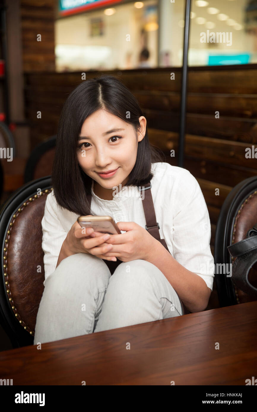 Young women in the coffee shop Stock Photo - Alamy