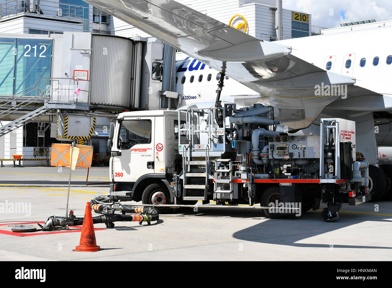 Refueling vehicle, tank nozzle on wing, refueling, Lufthansa Airbus A320 NEO, Munich Airport