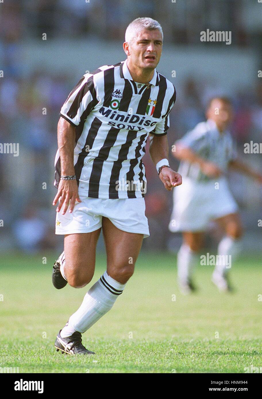 Fabrizio ravanelli juventus hi-res stock photography and images