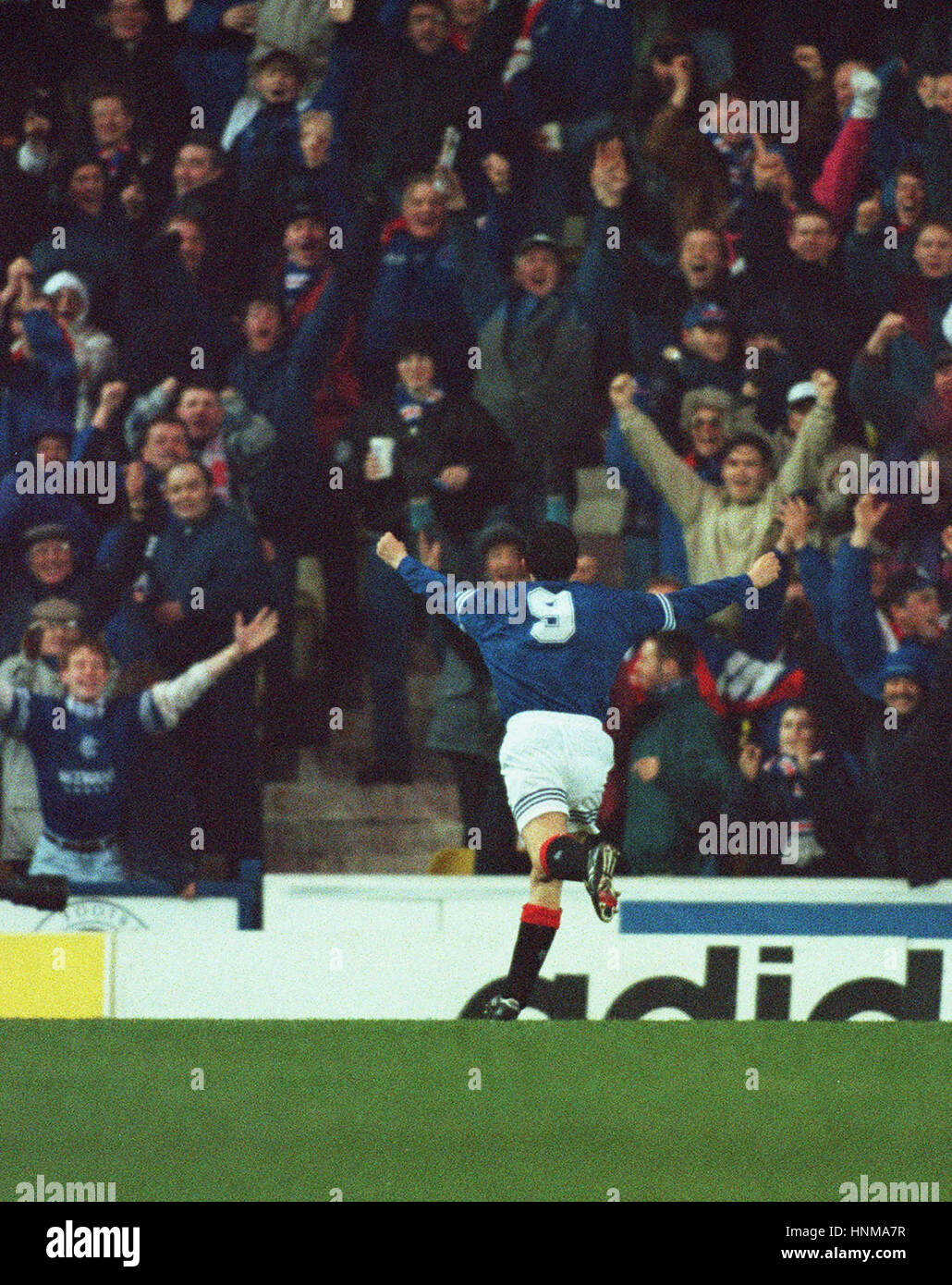 MILLER SCORES AFTER 79 SECONDS RANGERS V HEARTS 21 January 1995 Stock Photo