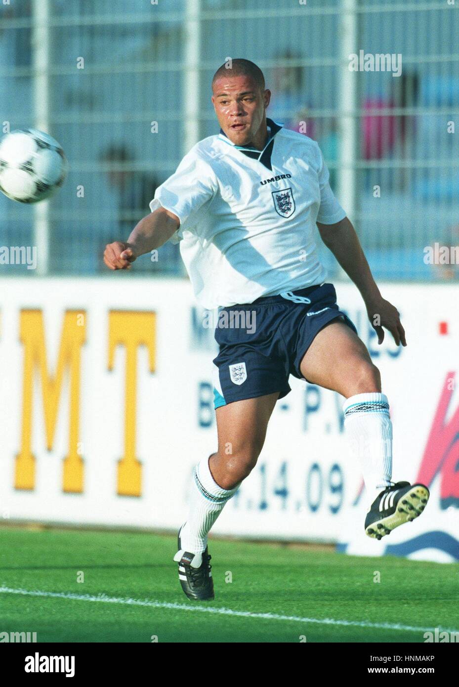 ANDY MYERS ENGLAND U21 & CHELSEA FC 23 June 1995 Stock Photo - Alamy