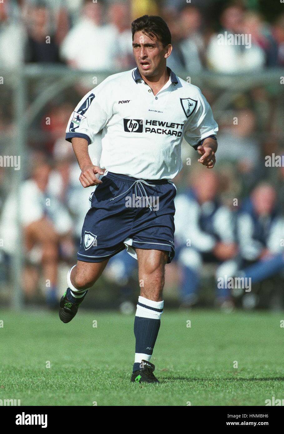 SPURS CLUB SHOP & PIGEON TOTTENHAM HOTSPUR FC 16 January 1999 Stock Photo -  Alamy