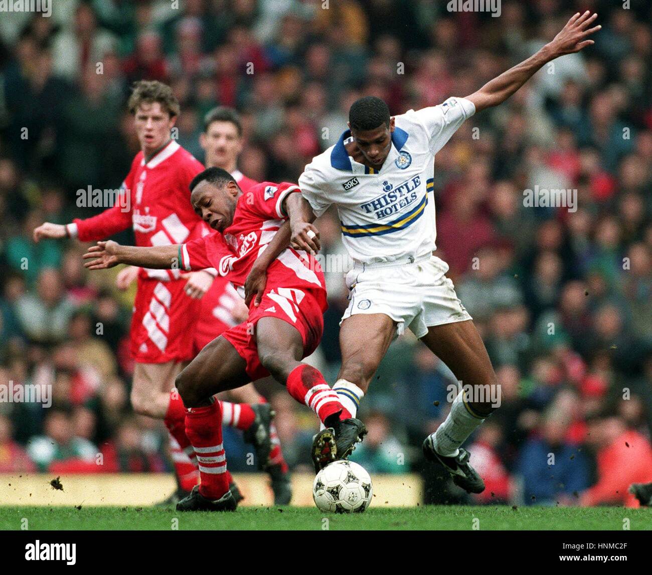 MARK WALTERS & BRIAN DEANE LIVERPOOL V LEEDS UNITED FC 10 April 1995 Stock Photo