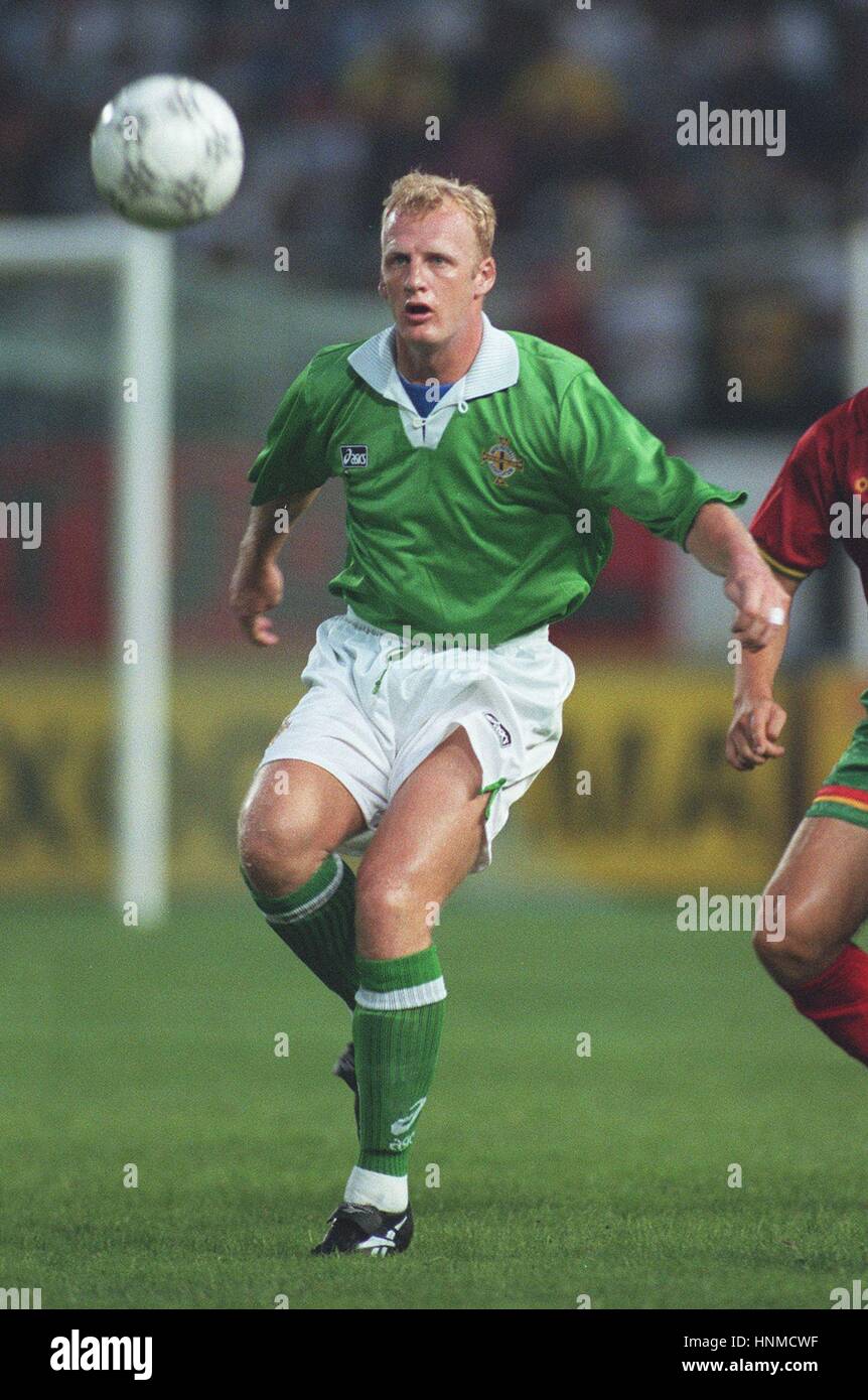 IAIN DOWIE NORTHERN IRELAND & WEST HAM 15 September 1995 Stock Photo Alamy