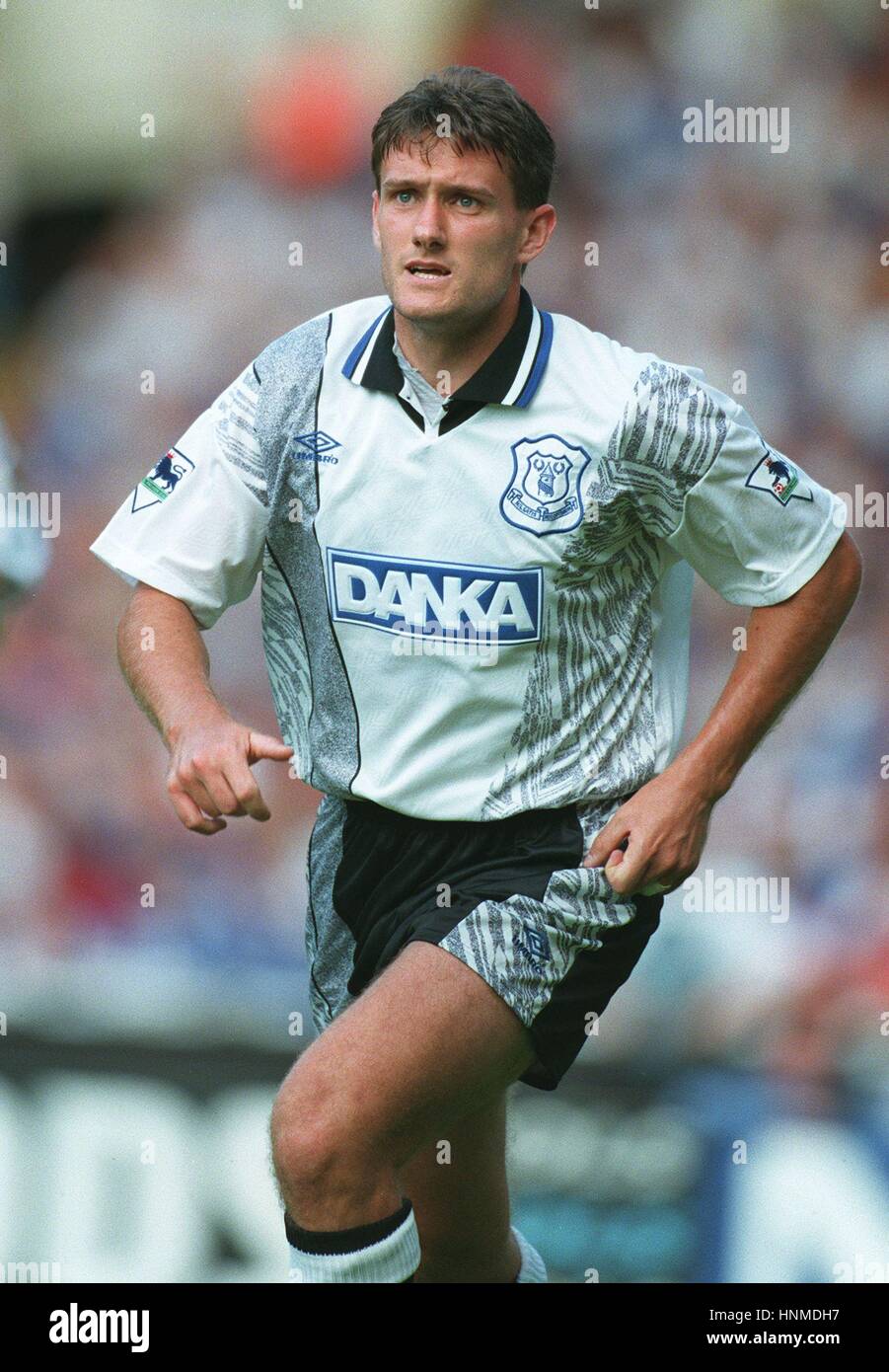 ANDY HINCHCLIFFE EVERTON FC 14 August 1995 Stock Photo - Alamy