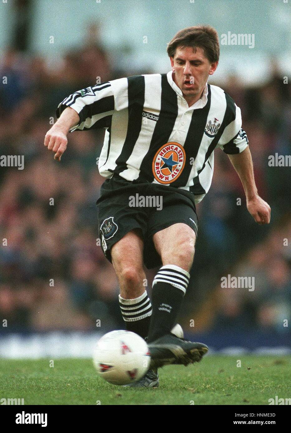 PETER BEARDSLEY NEWCASTLE UNITED FC 21 November 1995 Stock Photo Alamy