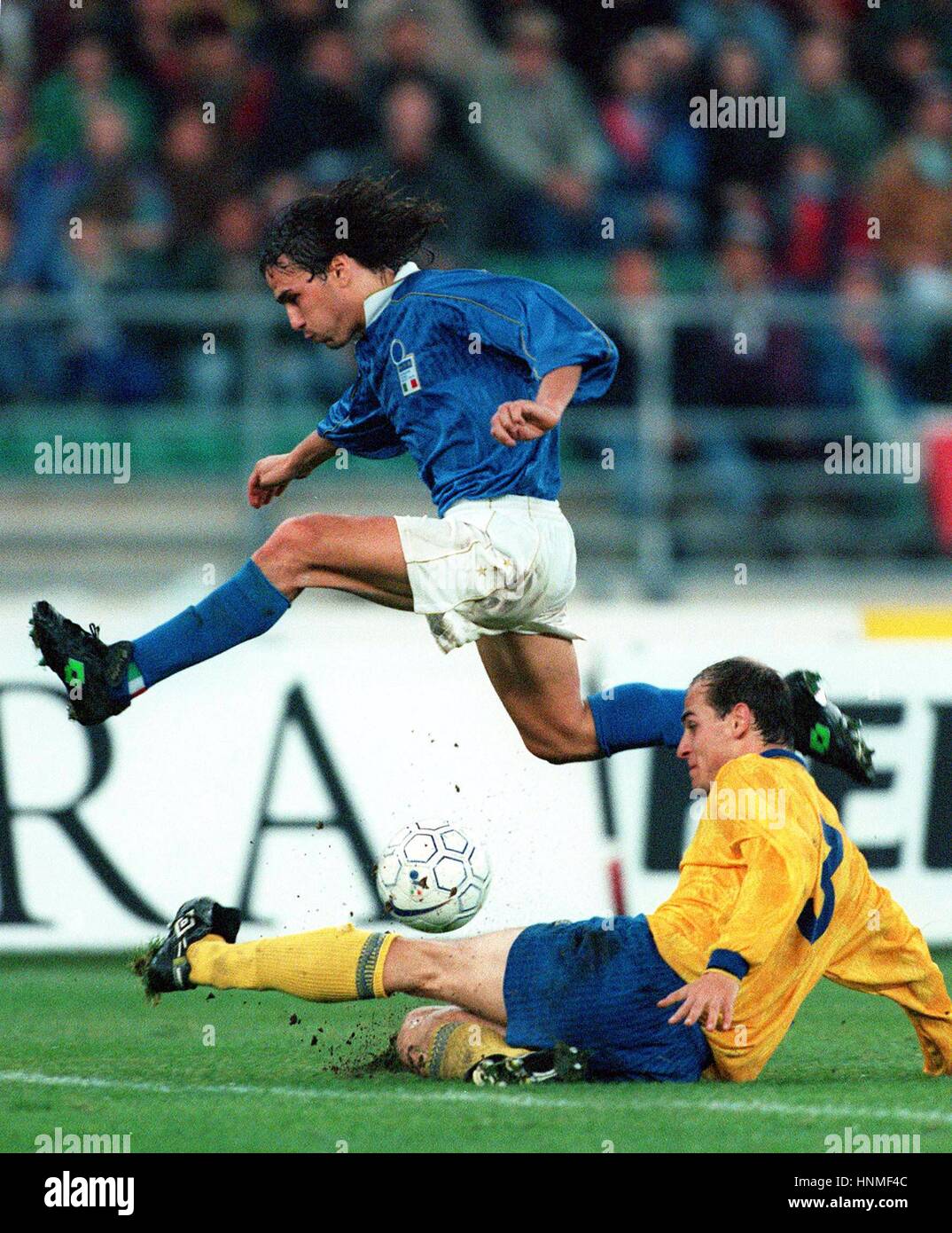 ANTONIO BENARRIVO ITALY V UKRAINE EURO 96 QUALI 19 December 1995 Stock Photo