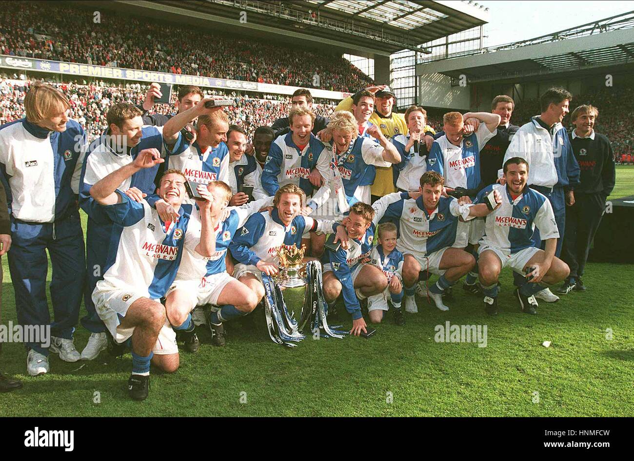 BLACKBURN TEAM BLACKBURN WIN PREMIER LEAGUE BLACKBURN WIN PREMIER LEAGUE 14 May 1995 Stock Photo