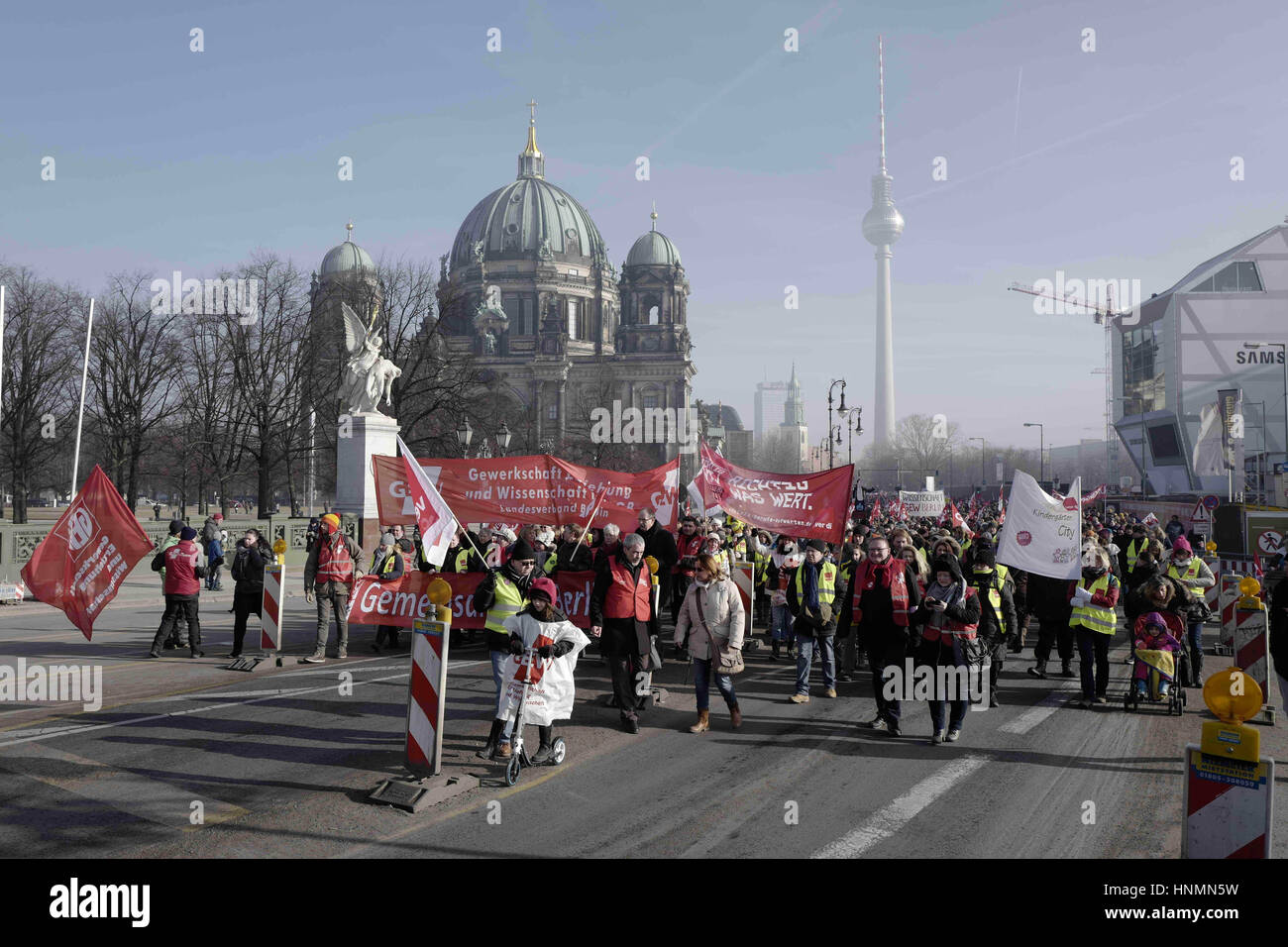 Berlin, Berlin, Germany. 14th Feb, 2017. Around 6000 employees in the public service demonstrate rally Berlin for more wages. They gathered at Alexanderplatz and rally to Brandenburg Gate. Participants from public administrations, schools and day care centers demand up to six percent more wages. So far the collective agreement has rejected this as too high. The next round of negotiations is scheduled for Thursday. Credit: Jan Scheunert/ZUMA Wire/Alamy Live News Stock Photo