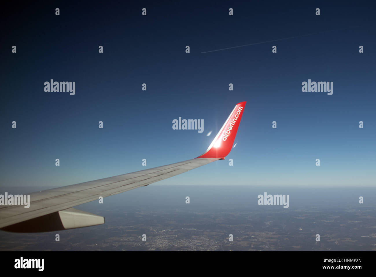 airberlin.com can be read on the winglet of a Boing 737-700 on its way between Berlin and Cologne, Germany, 14 February 2017. Photo: Federico Gambarini/dpa Stock Photo