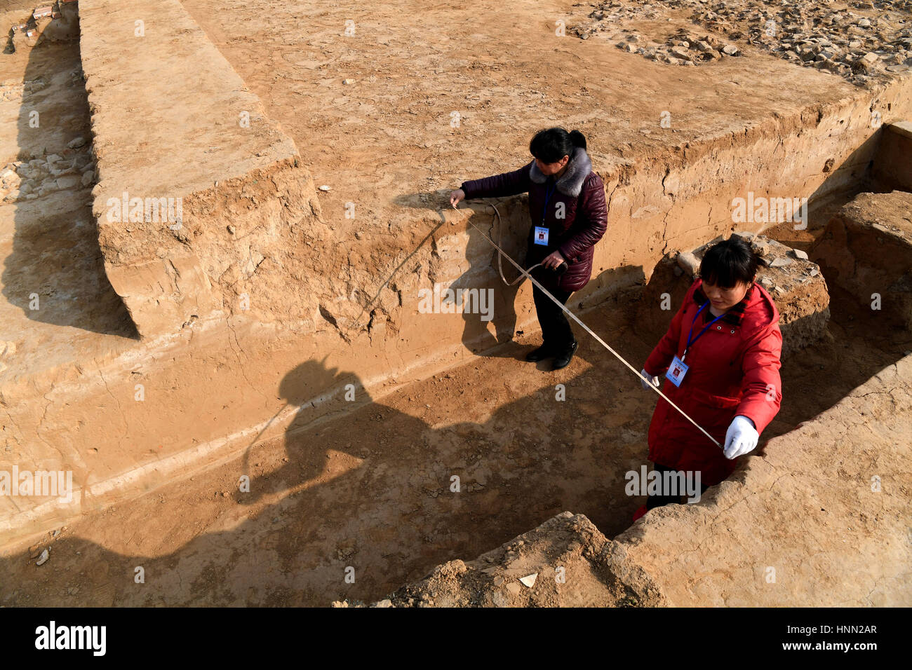 Zhengzhou, China's Henan Province. 14th Feb, 2017. People work at the site of ancient city of Zhenghan in Xinzheng City, central China's Henan Province, Feb. 14, 2017. The first city gate has been unearthed after 50 plus years of archeological work on the ancient city of Zhenghan. Credit: Zhu Xiang/Xinhua/Alamy Live News Stock Photo