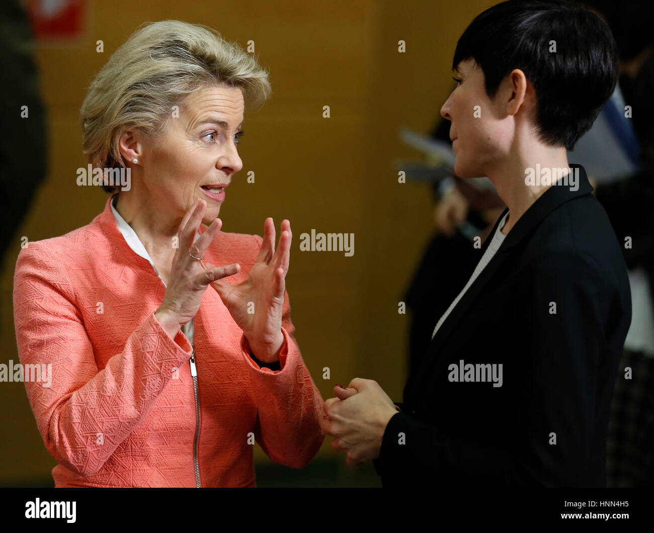 Brussels, Belgium. 15th Feb, 2017. German Defense Minister Ursula von der Leyen (L) talks with her Norwegian counterpart Ine Marie Eriksen Soreide during a NATO Defence Ministers Meeting at its headquarters In Brussels, Belgium, Feb. 15, 2017. Credit: Ye Pingfan/Xinhua/Alamy Live News Stock Photo