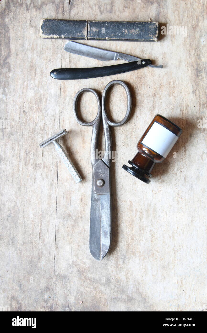 Antique barber tools hi-res stock photography and images - Alamy