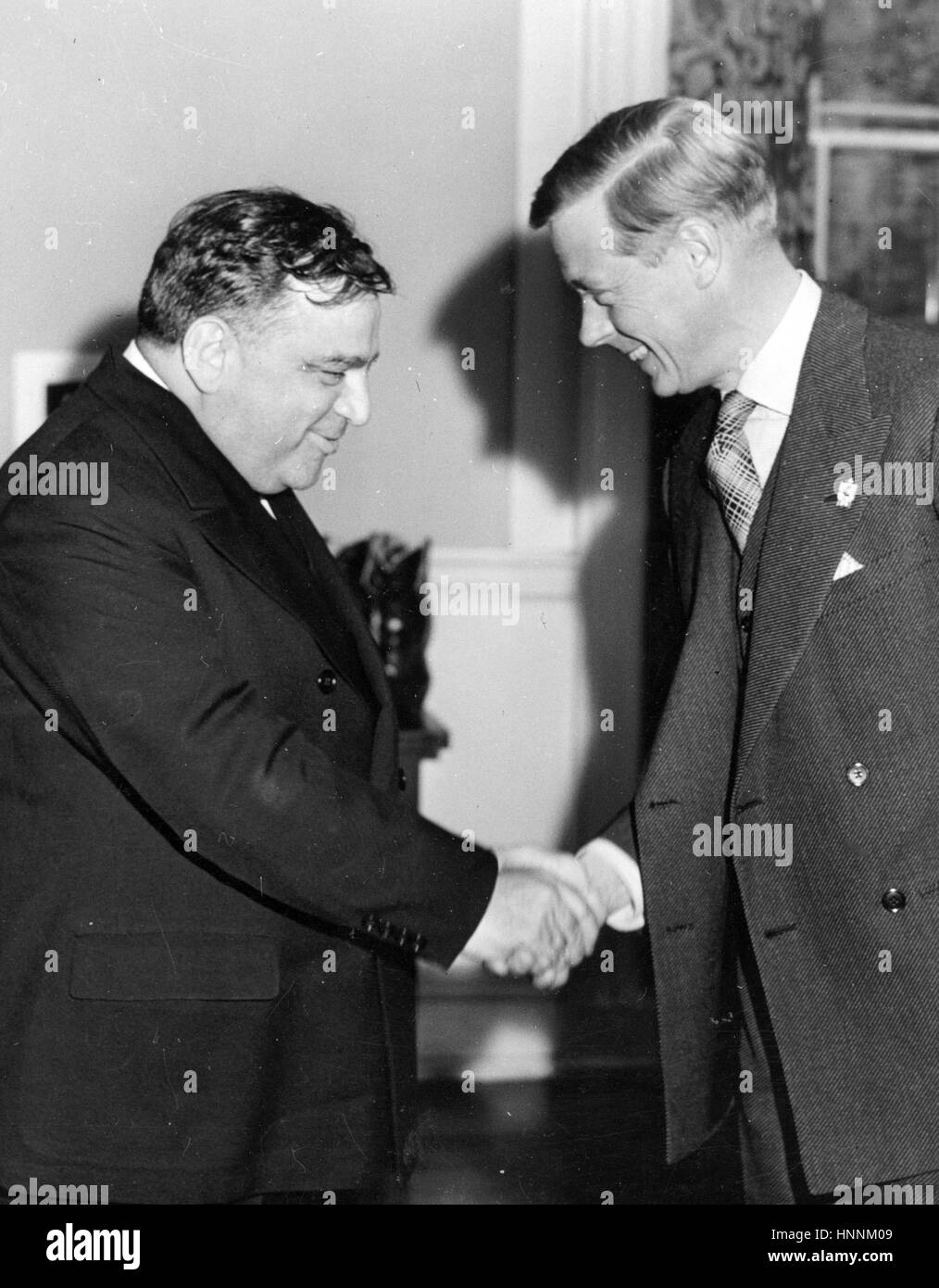 DUKE OF WINDSOR meets Mayor Fiorello La Guardia during the Windsor's visit to New York in October 1941 Stock Photo