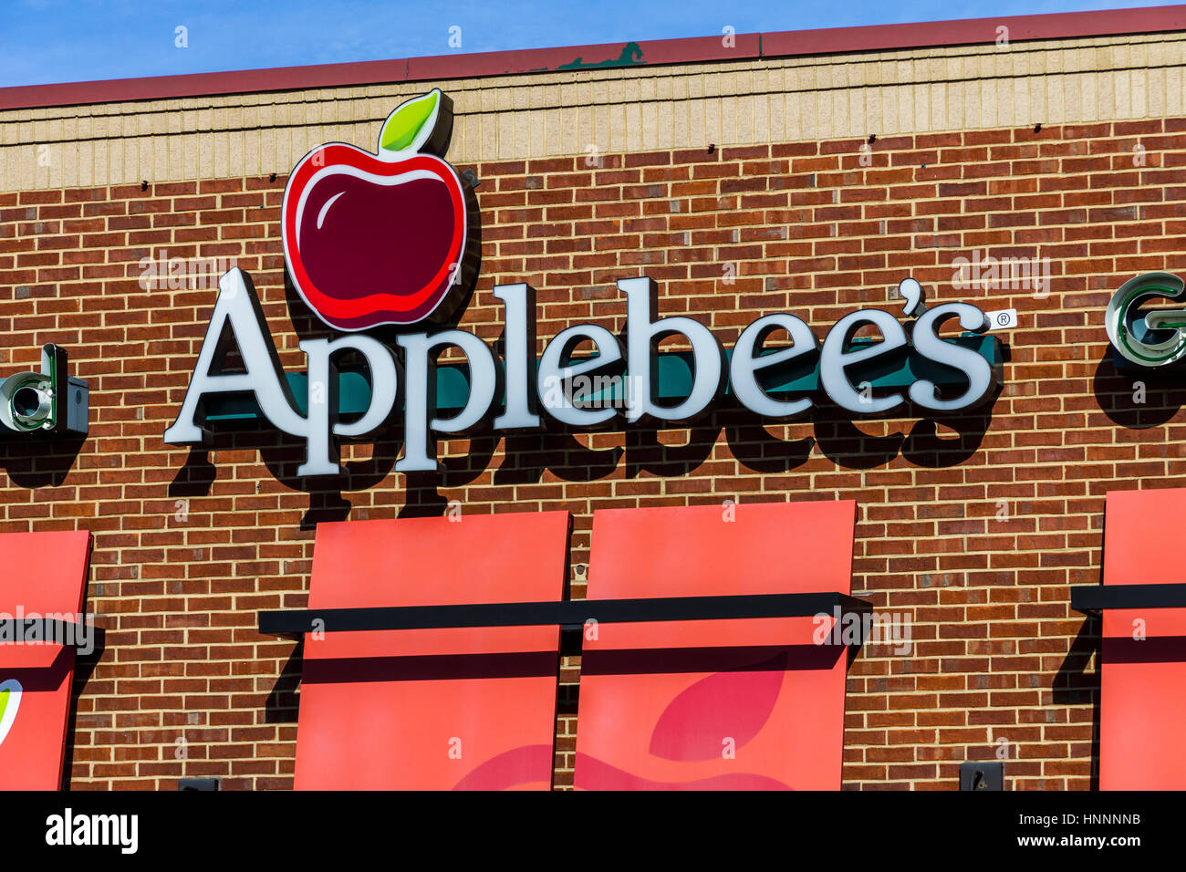 Indianapolis - Circa February 2017: Applebee's Neighborhood Grill and Bar Casual Restaurant. Applebee's is a subsidiary of DineEquity, Inc. II Stock Photo