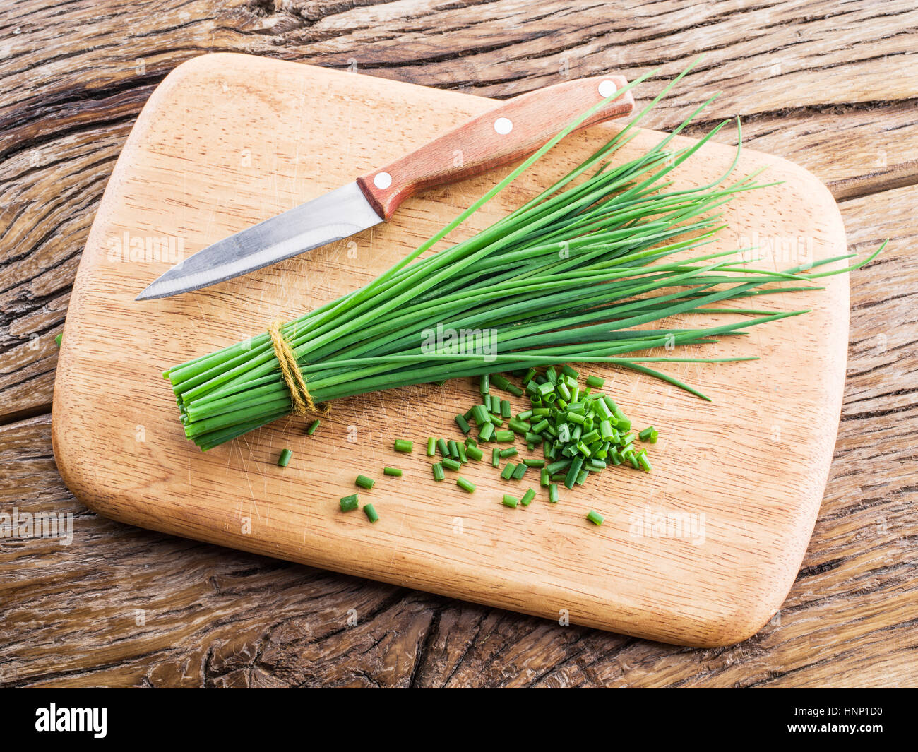Green onion on the wooden table Stock Photo - Alamy