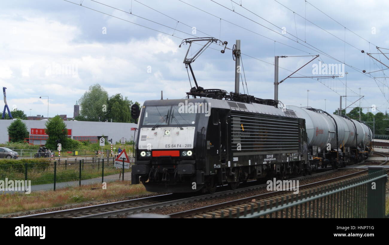 EuroSprinter ES 64 F4 289 departing Venlo, Holland, with Tanker wagons Stock Photo