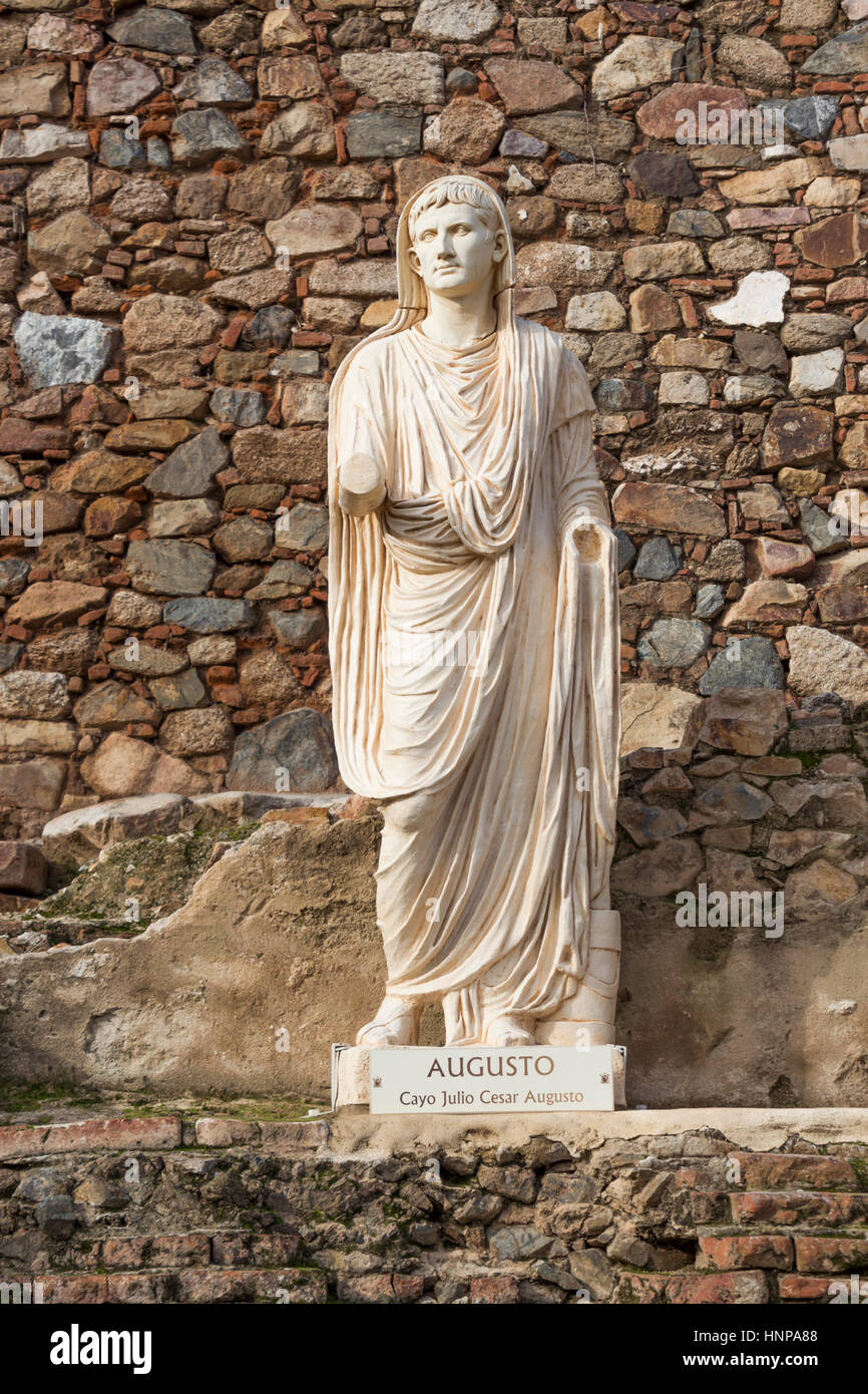 Merida, Badajoz Province, Extremadura, Spain. Statue of  Gaius Julius Caesar Augustus in the peristyle behind the Roman Theatre. Stock Photo