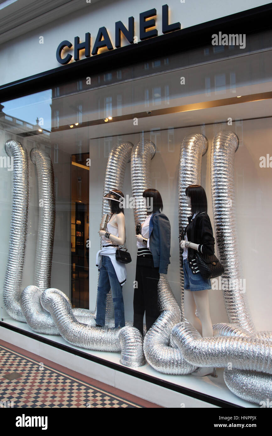 Chanel shop window display hires stock photography and images Alamy