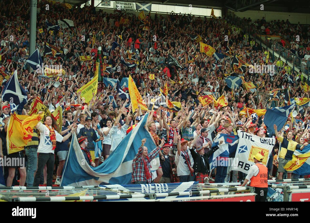 SCOTTISH FOOTBALL FANS WEMBLY STADIUM EURO 96 08 July 1996 Stock Photo